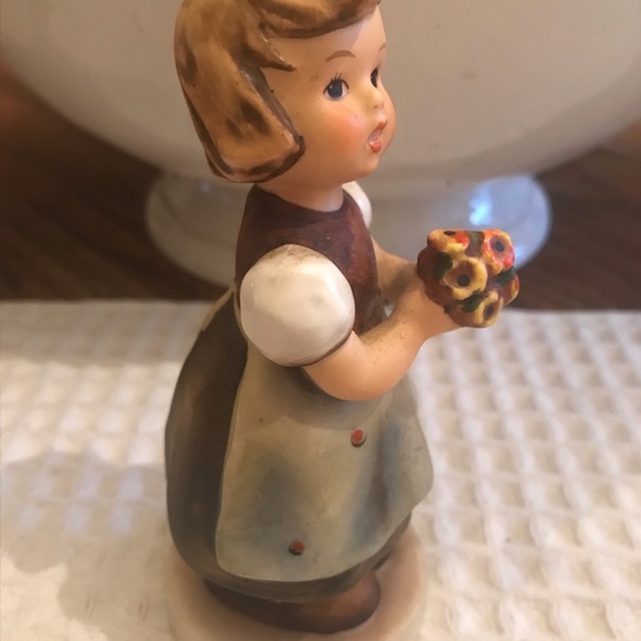 Vintage M. J. Hummel Goebel “For Mother” Girl with Flowers 257  1963 No Box - Picture 3 of 7